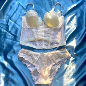 Vintage Victoria’s Secret lace bustier and panty set! New with tags! Never worn!